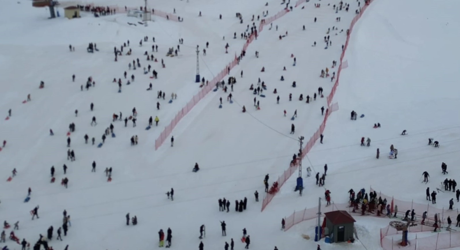 Kayak tesislerindeki yoğunluk havadan görüntülendi
