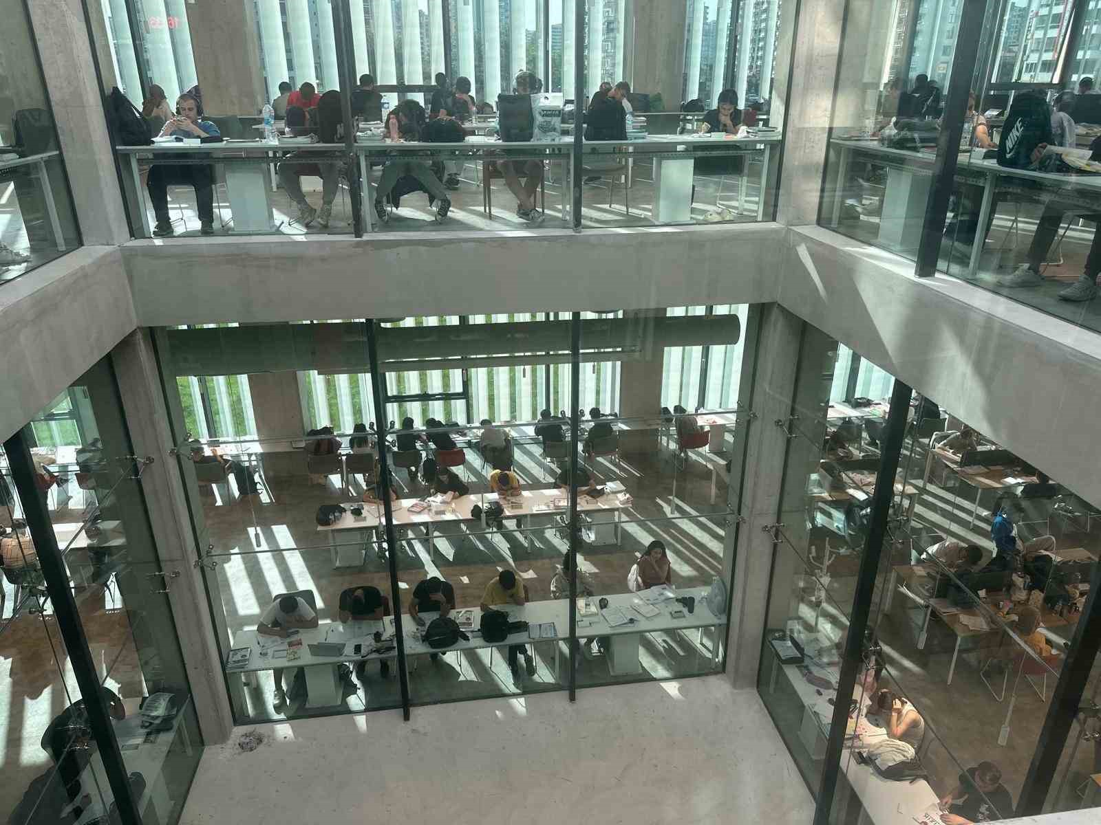 Kayapınar İlçe Halk Kütüphanesi 2025 yılında 346 bin kullanıcıya ulaştı
