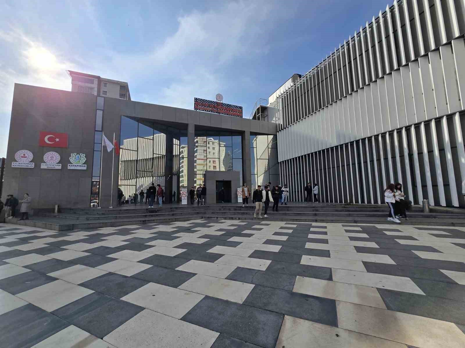 Kayapınar İlçe Halk Kütüphanesi 2025 yılında 346 bin kullanıcıya ulaştı
