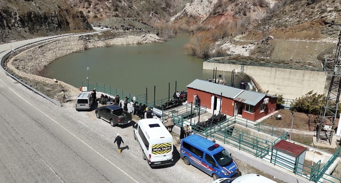 Kaybolan otizmli çocuk için HES kapakları açıldı
