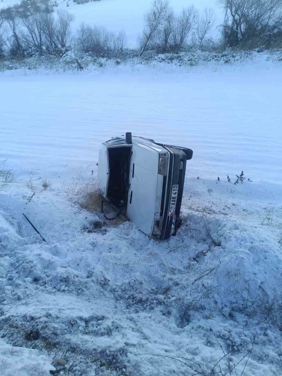 Kaygan zemin kazaya neden oldu: 1 yaralı
