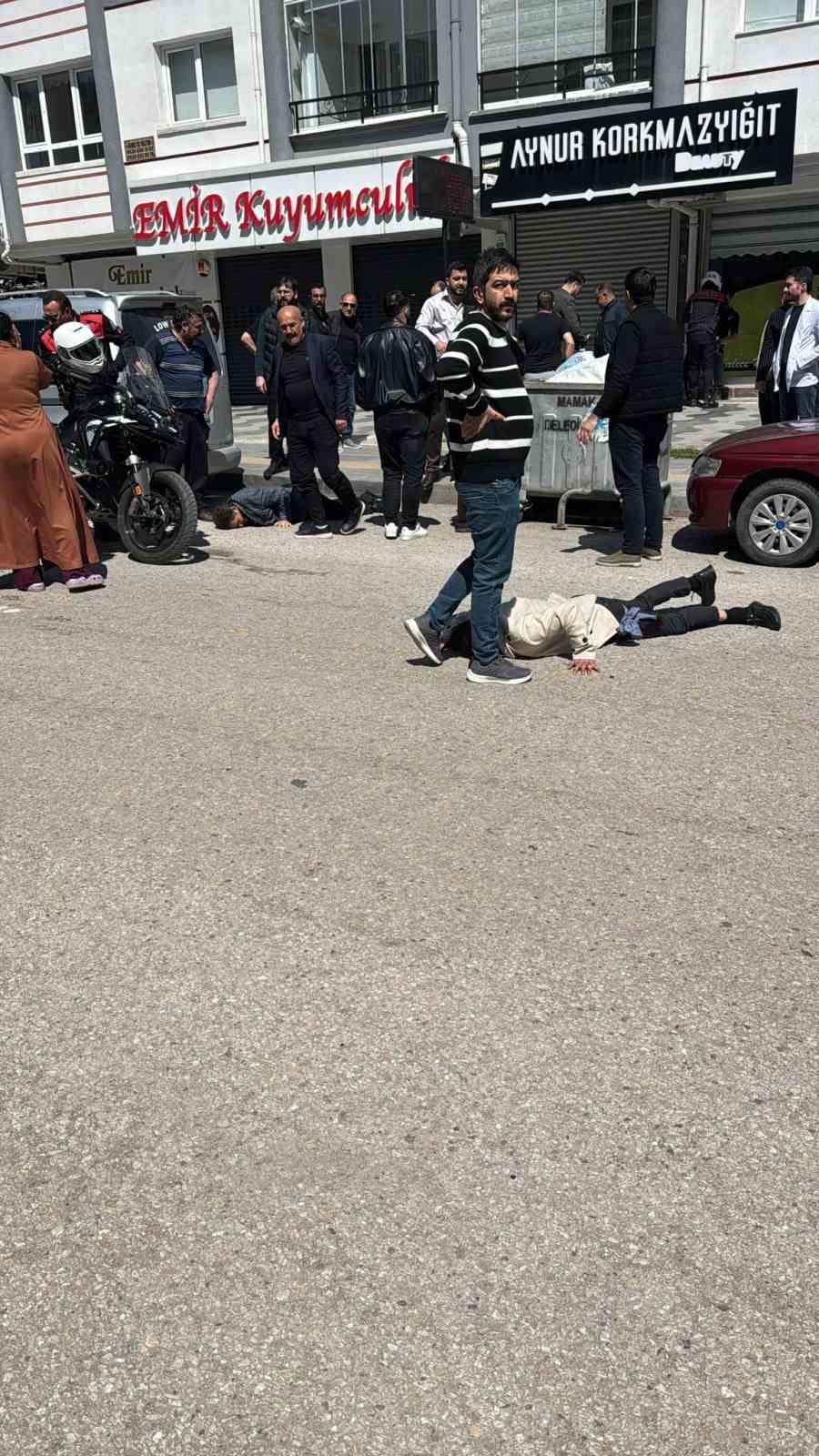 Kayınpeder ile damat arasındaki silahlı kavga kanlı bitti: 1’i ağır 2 yaralı
