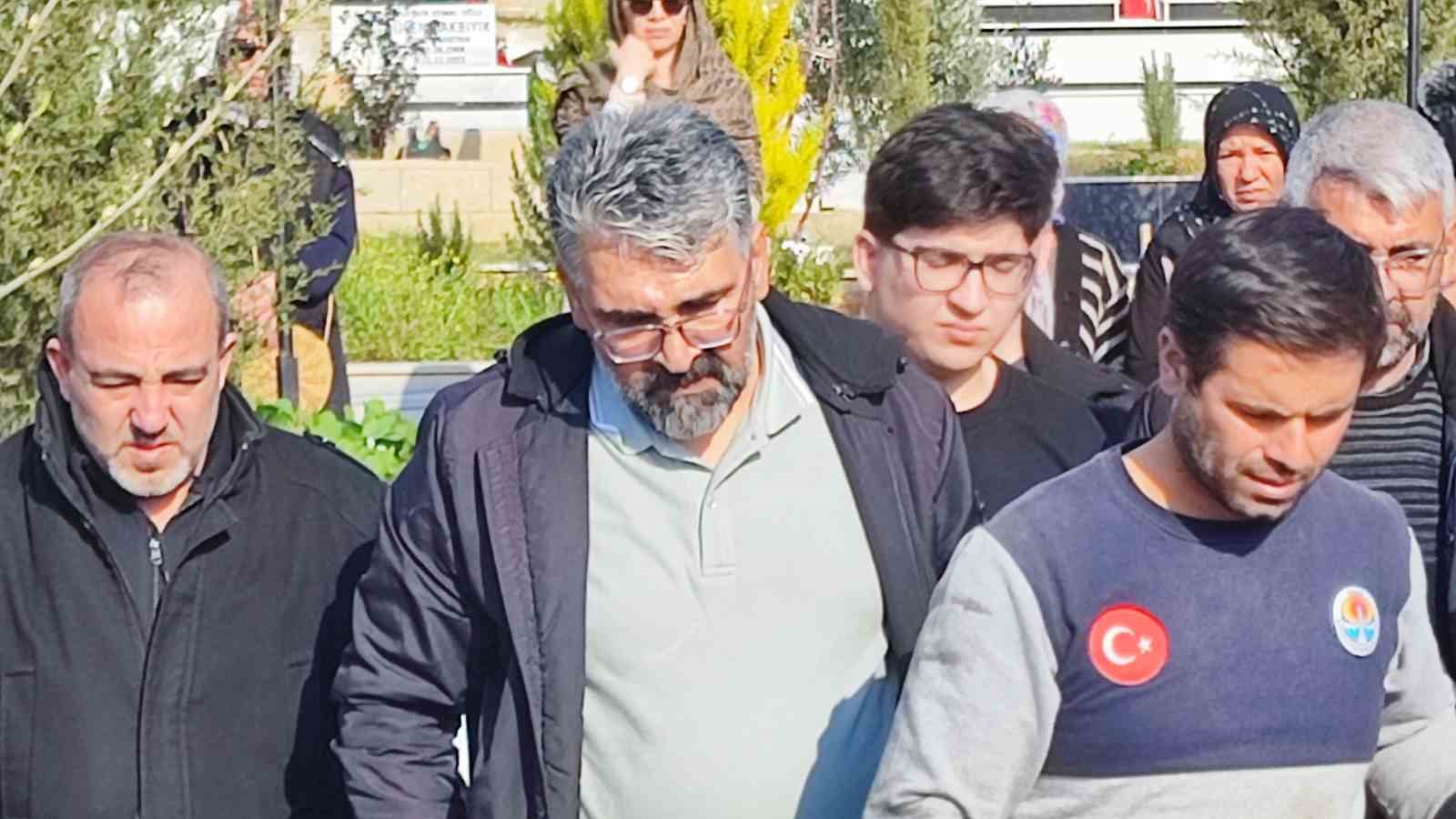 Kayıp kızını 3 yıl sonra mezarda buldu, eşini 3 yıl sonra toprağa verdi
