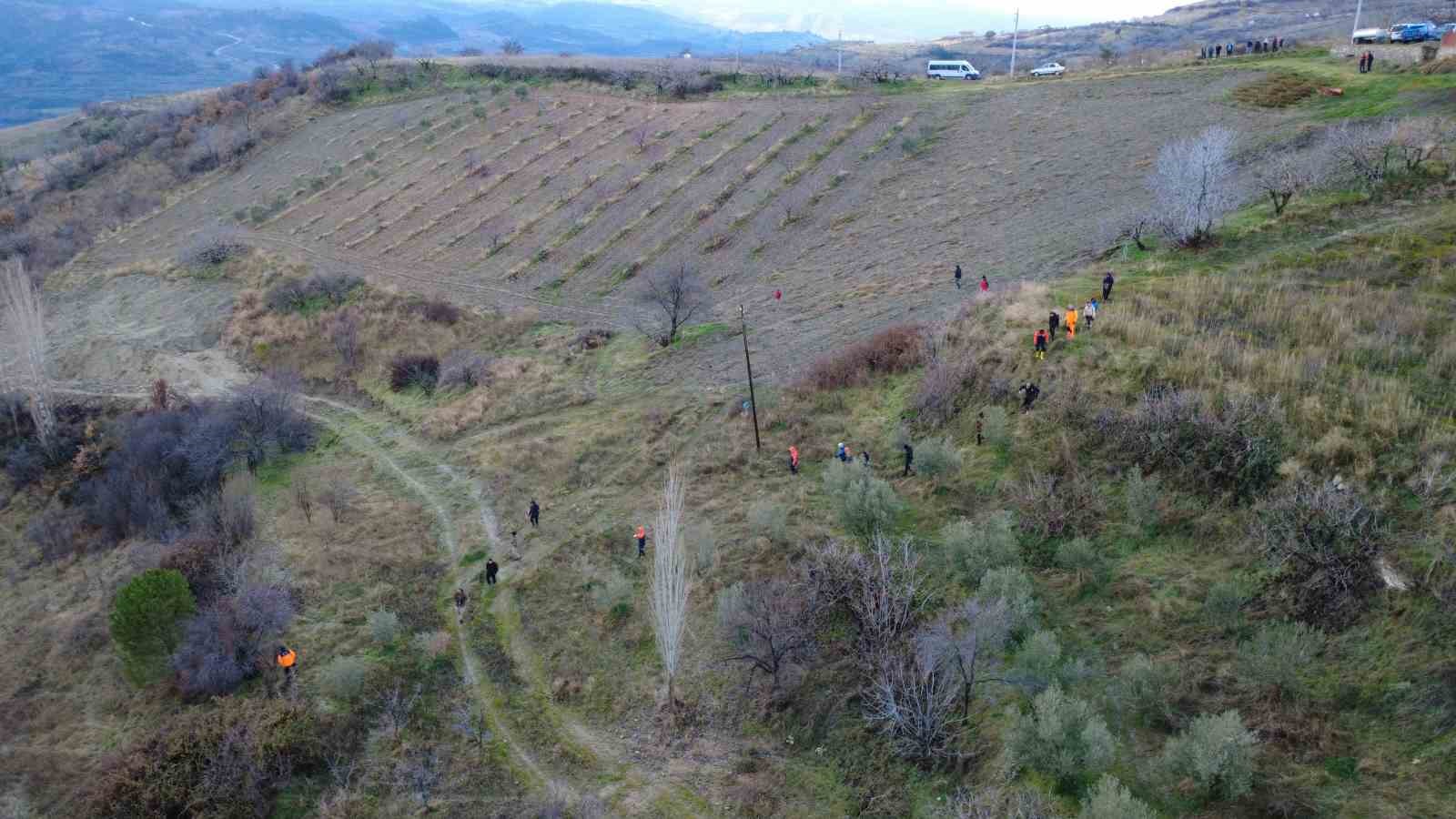 Kayıp olarak aranan kadın dere yatağında ölü bulundu
