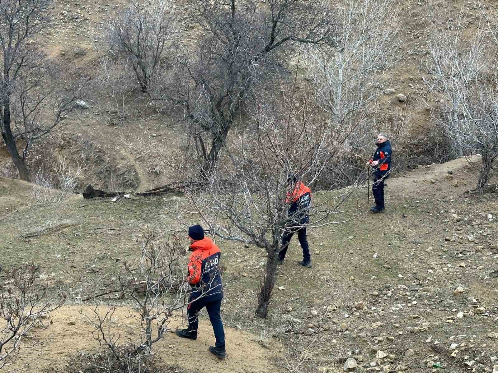 Kayıp yaşlı adam 51 kişilik ekiple aranıyor
