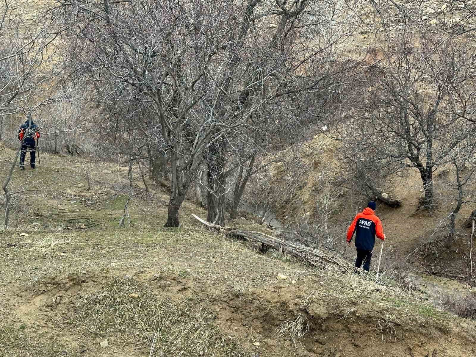 Kayıp yaşlı adam 51 kişilik ekiple aranıyor
