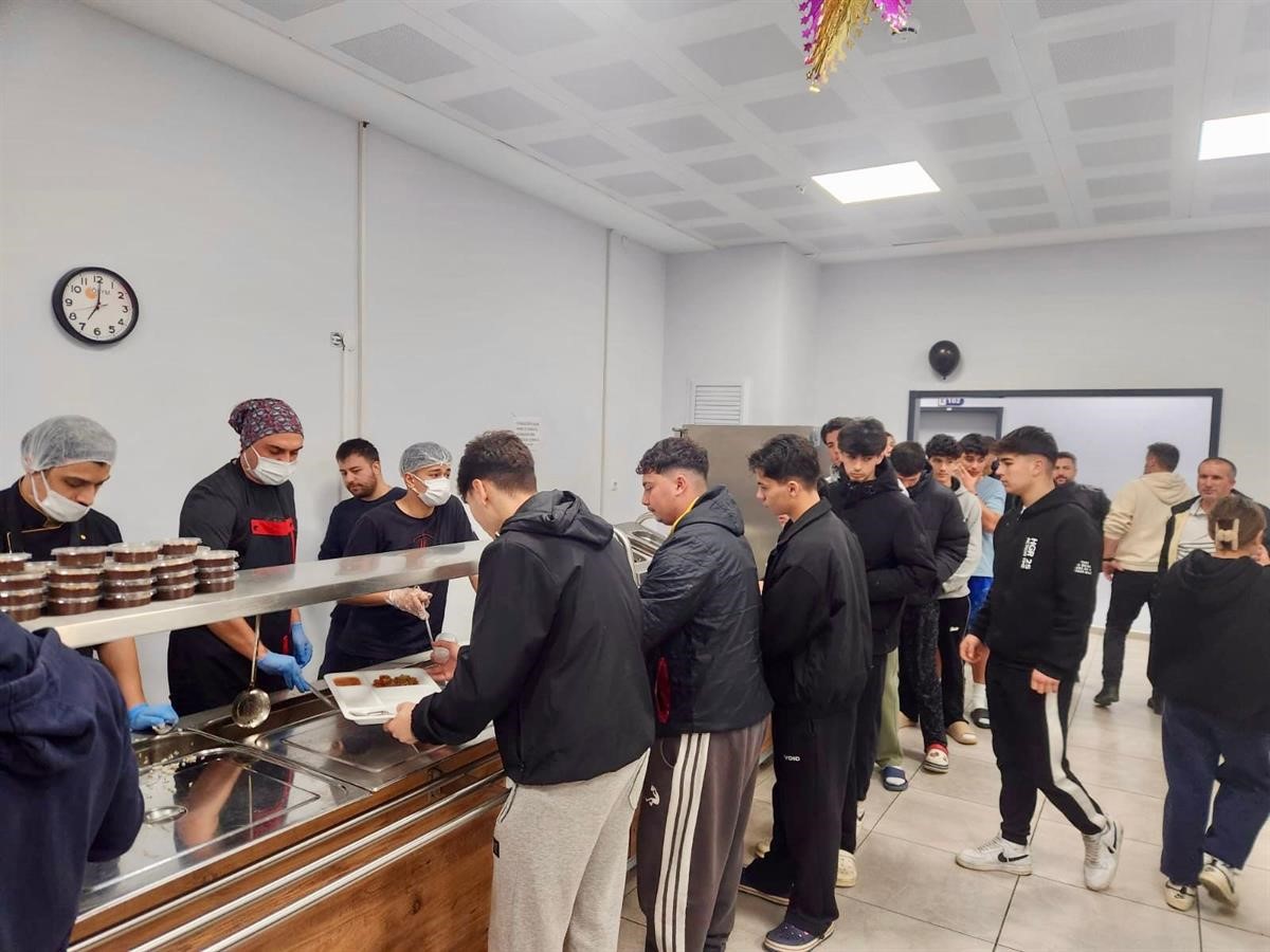 Kaymakam Abay, Ramazan’ın ilk iftarında öğrencilerle buluştu
