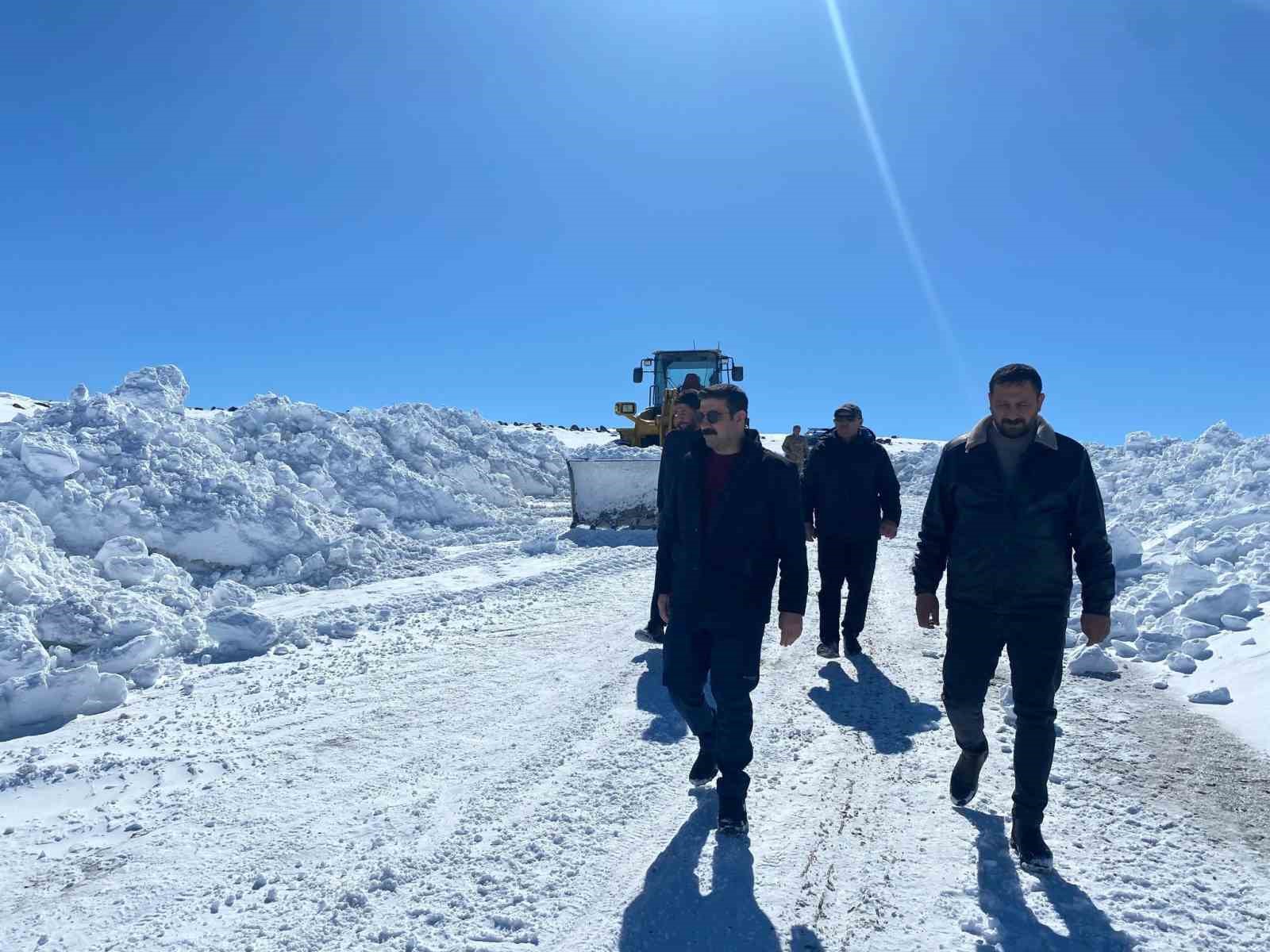 Kaymakam Akköz, karla mücadele çalışmalarını yerinde inceledi
