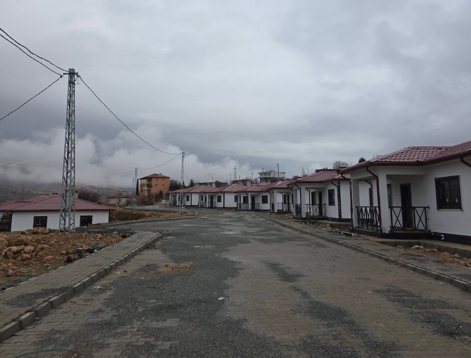 Kaymakam Algın, köylerde incelemelerde bulundu
