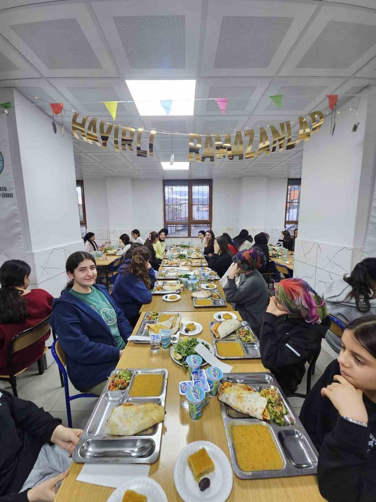 Kaymakam Algın, öğrencilerle iftar programında buluştu
