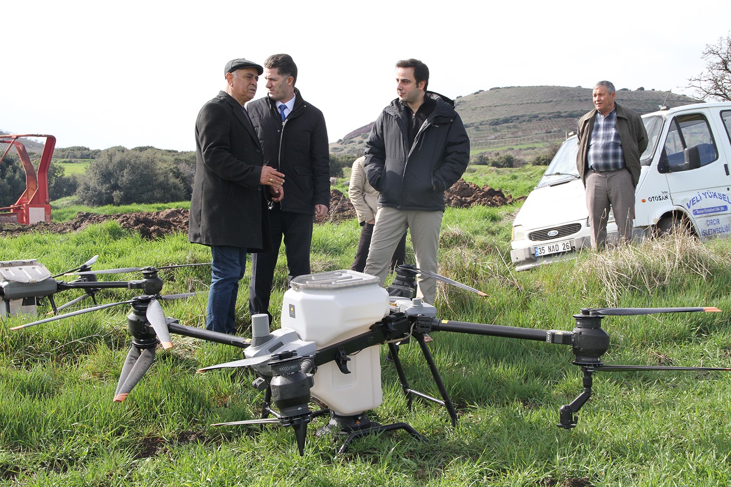 Kaymakam Altuntaş drone ile gübreleme çalışmalarını inceledi
