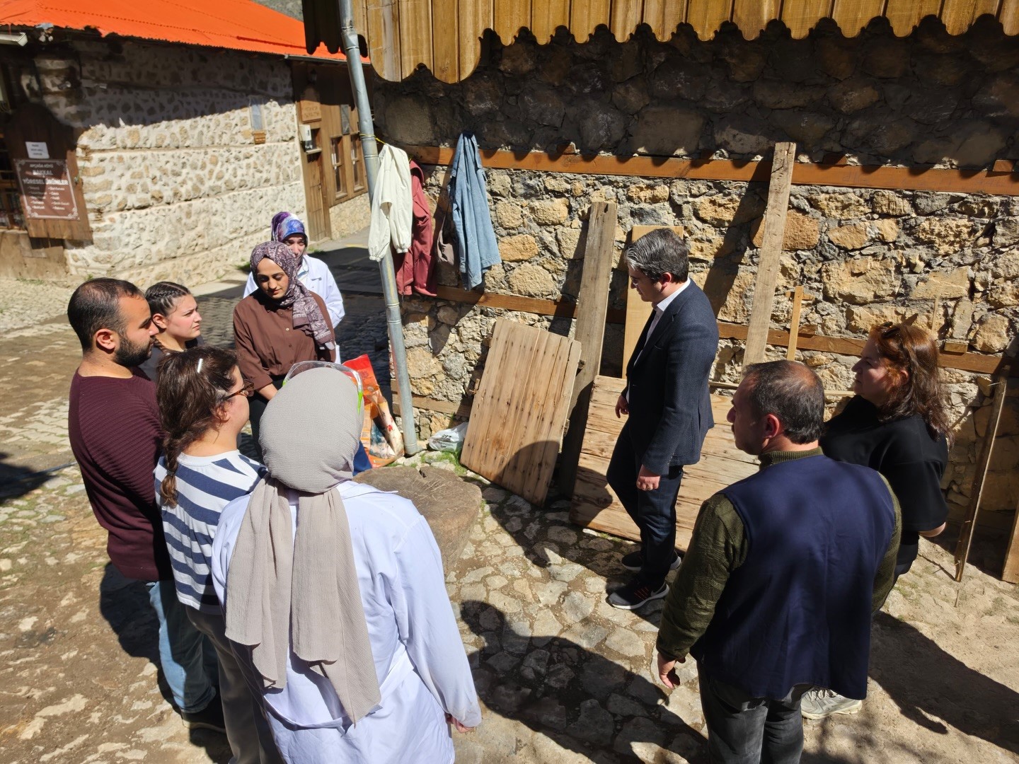 Kaymakam Arıkan’dan Apçağa köyünde restorasyon çalışmaları incelemesi
