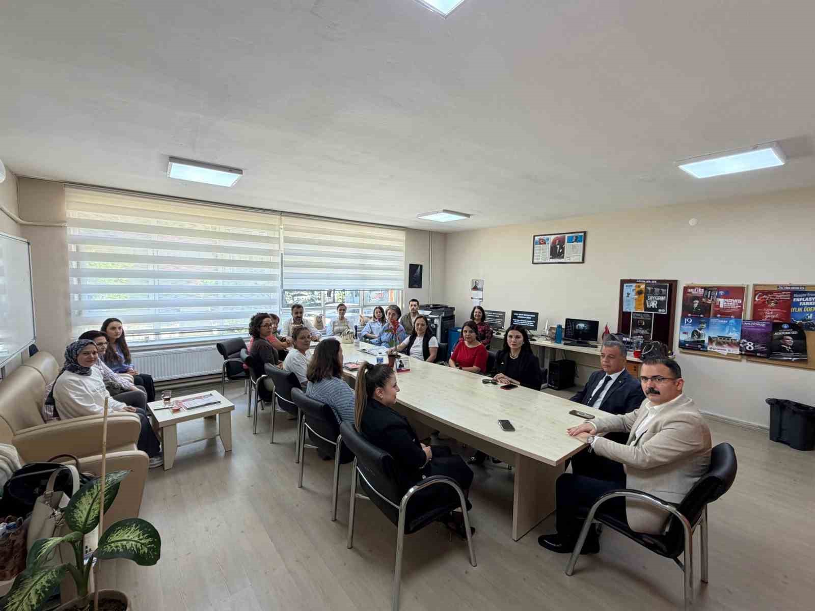 Kaymakam Ateş liseli öğrencilerle bir araya geldi
