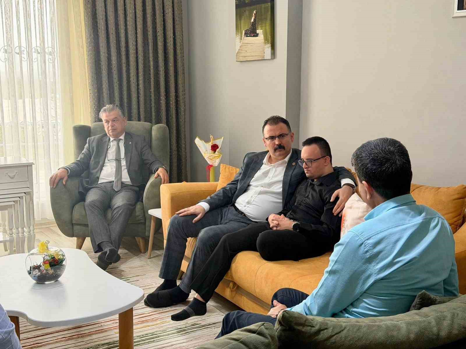 Kaymakam Ateş, öğrencilerin evine konuk oldu
