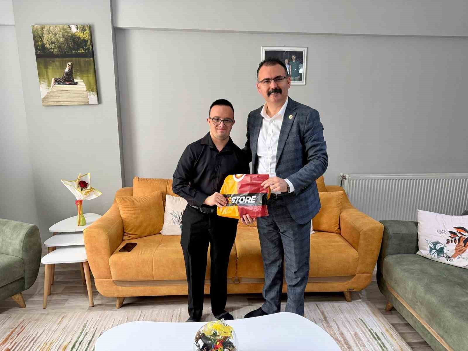 Kaymakam Ateş, öğrencilerin evine konuk oldu
