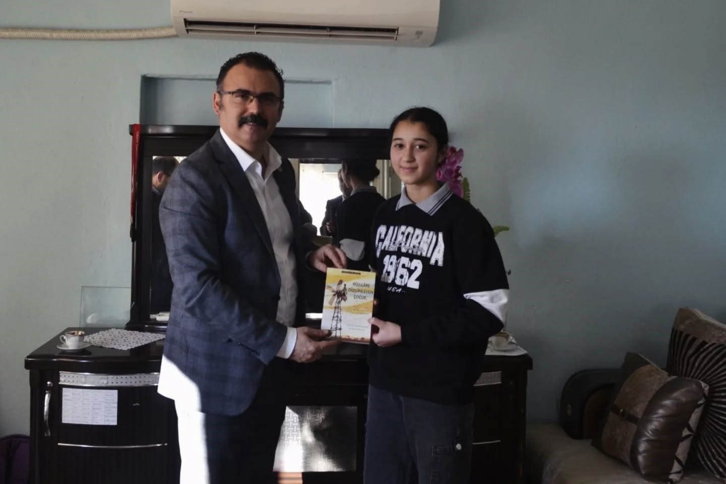 Kaymakam Ateş, öğrencilerin evine misafir oldu
