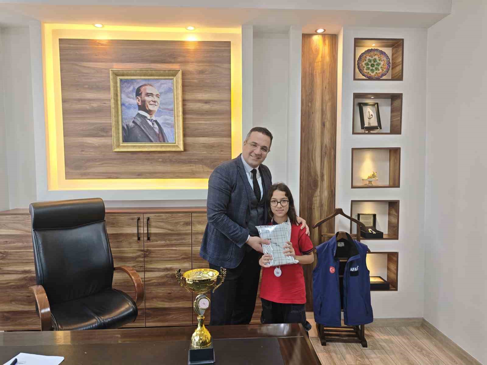 Kaymakam Dalak başarılı sporcu öğrencileri kabul etti
