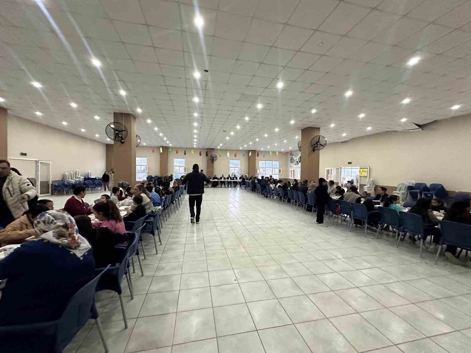 Kaymakam Dalak, öğrenci ve velilerle iftar sofrasında buluştu
