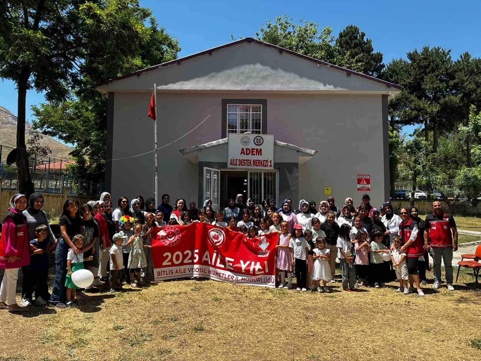 Kaymakam Demirer, Tatvan Sosyal Hizmet Merkezi’nin faaliyetlerini değerlendirdi
