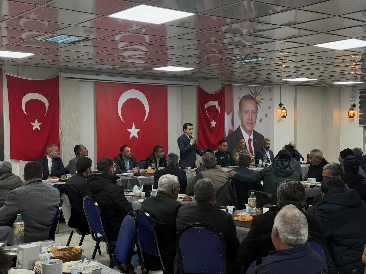 Kaymakam Demirkol, muhtarlar ile iftar programında bir araya geldi
