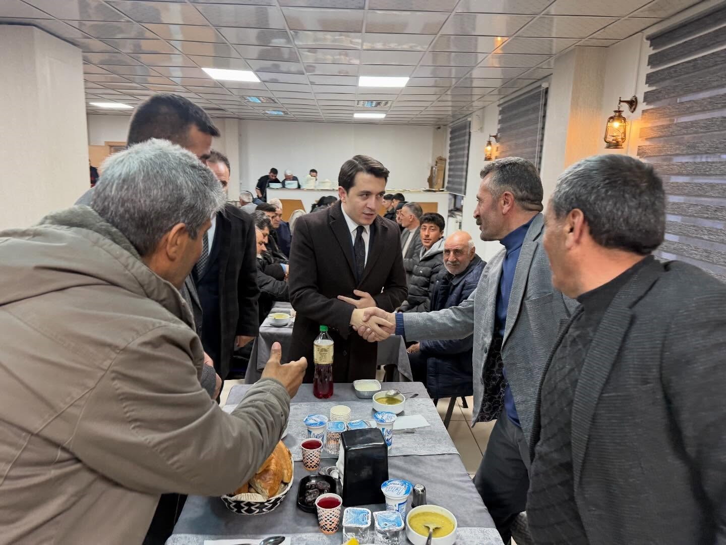 Kaymakam Demirkol, muhtarlar ile iftar programında bir araya geldi
