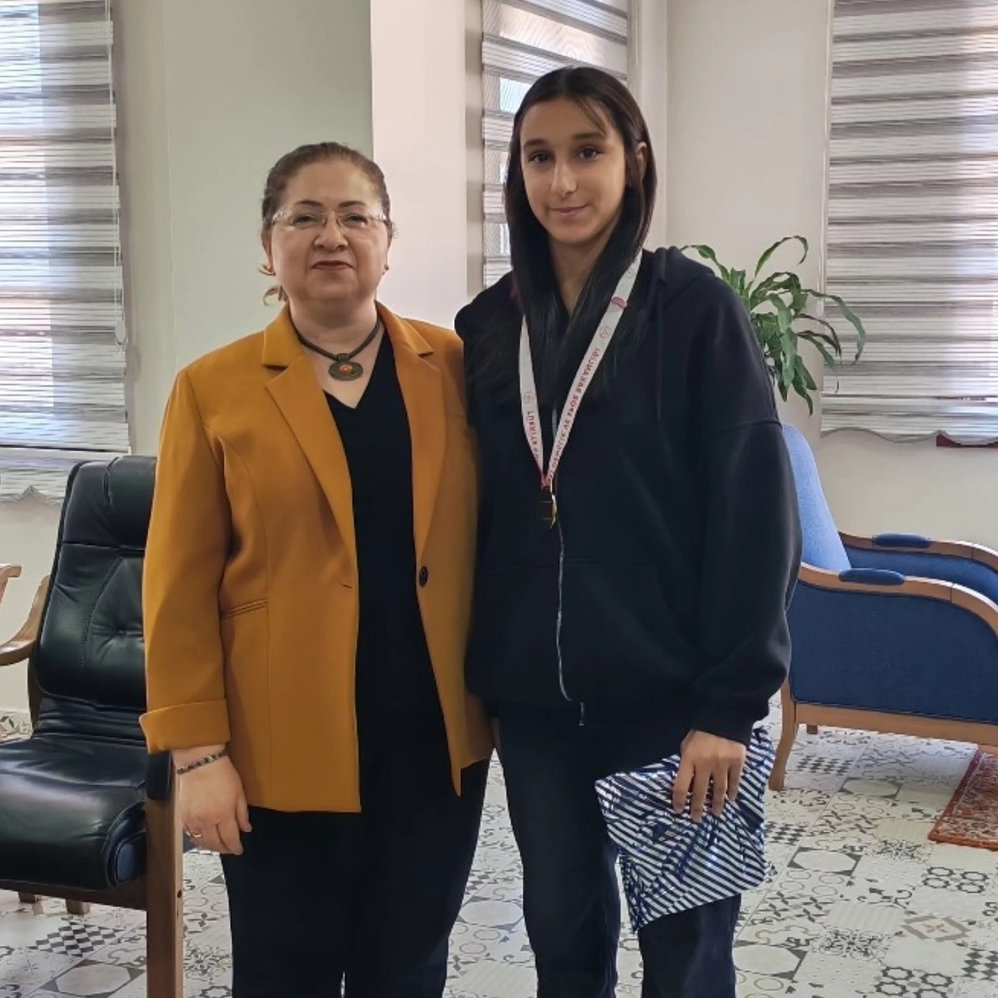 Kaymakam Doğru, başarılı öğrencileri makamında ağırladı
