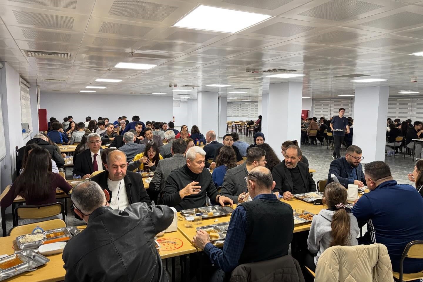 Kaymakam Doğru, öğrencilerle iftar sofrasında buluştu
