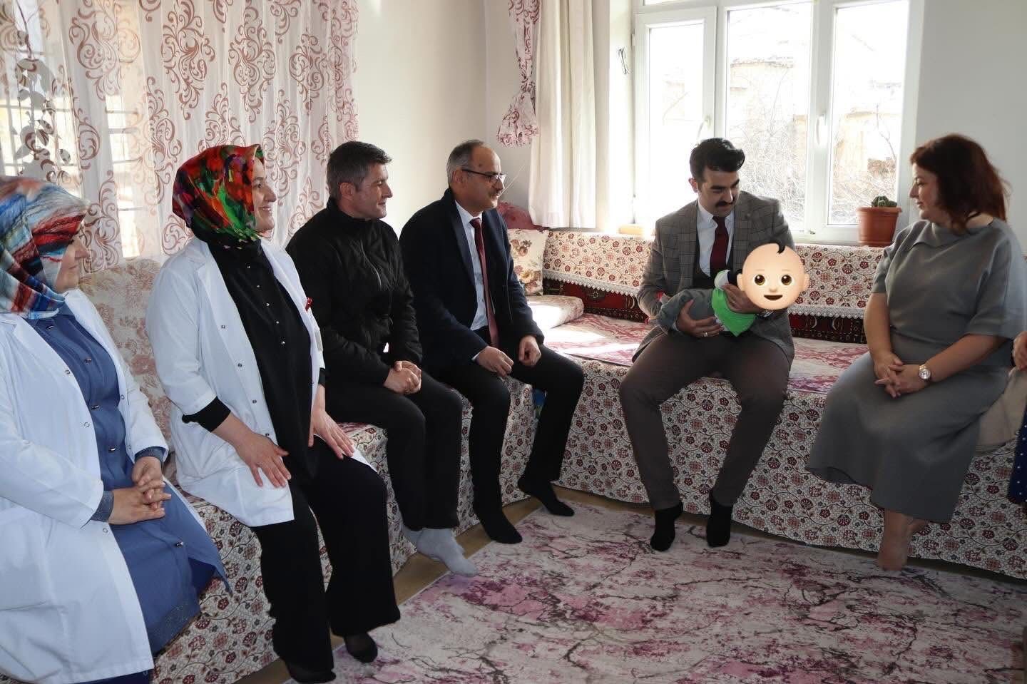 Kaymakam Eser; vatandaşların misafiri oldu
