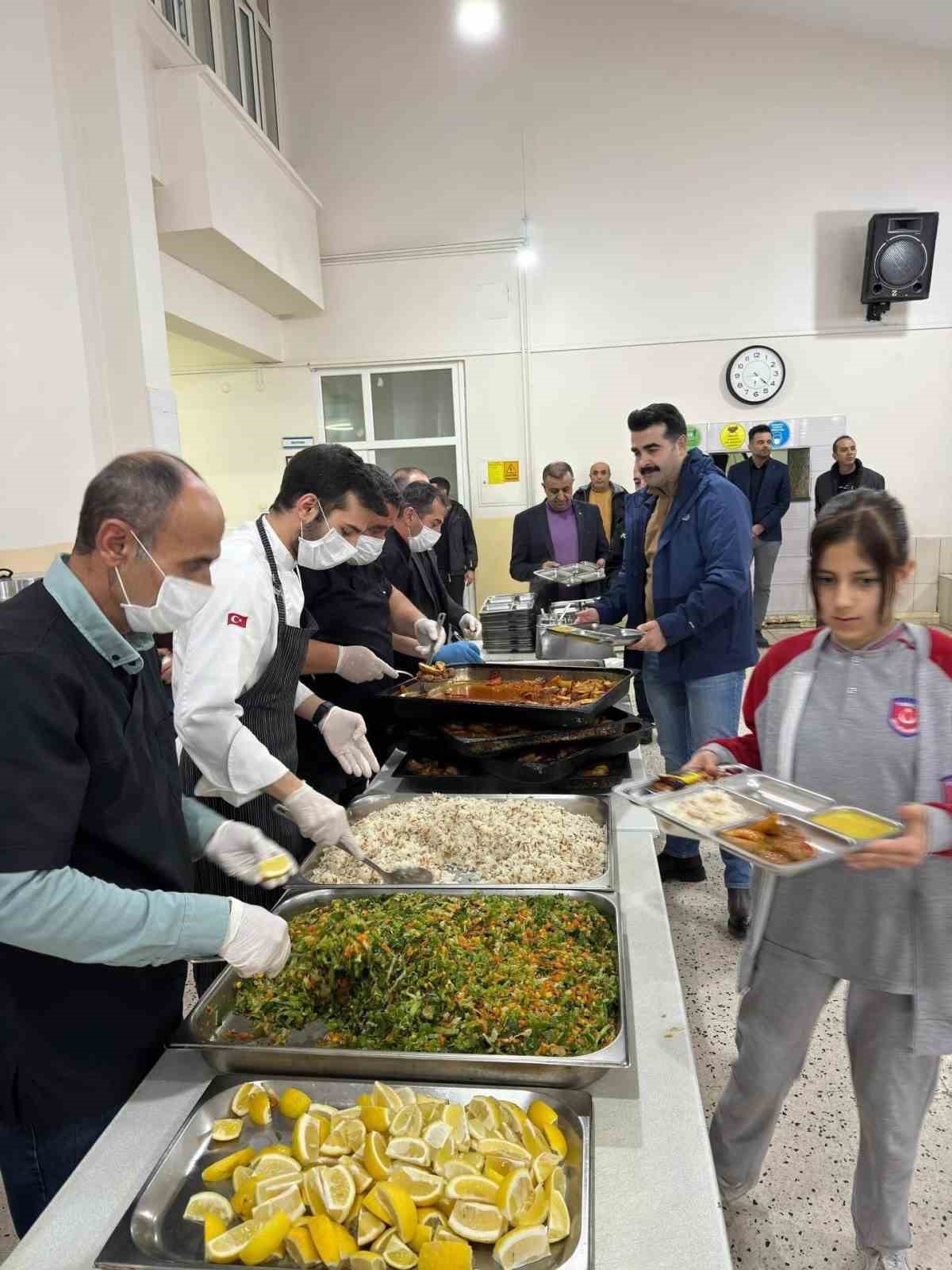 Kaymakam Eser, YBO öğrencileriyle iftarda buluştu

