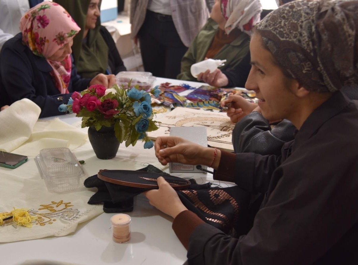 Kaymakam Gilan ADEM’lerdeki üretim çalışmalarını inceledi
