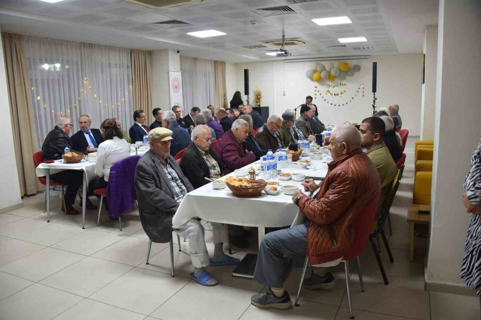 Kaymakam Güldoğan huzurevi sakinleriyle iftarda buluştu
