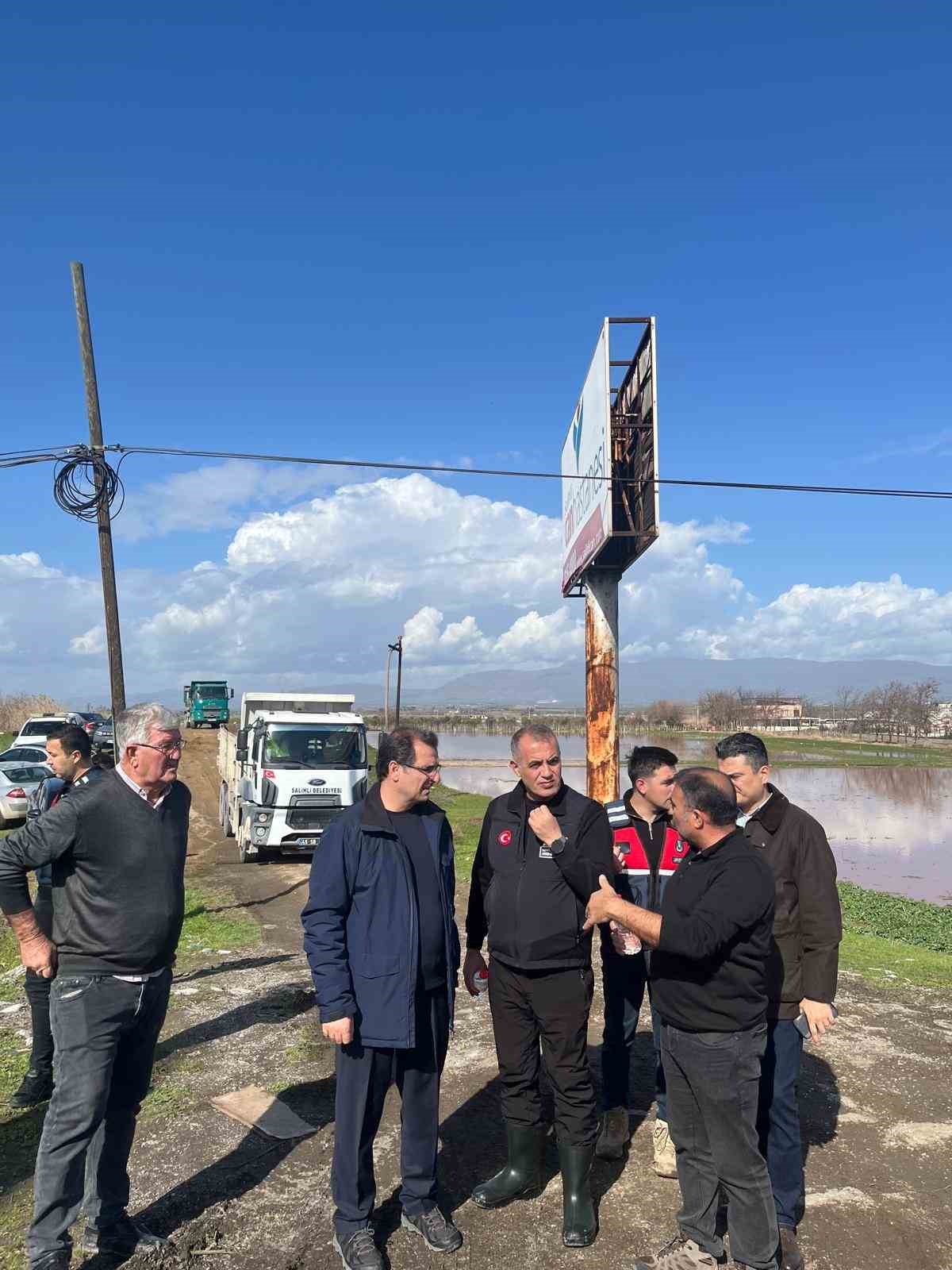 Kaymakam Güldoğan, Salihli’de yağıştan zarar gören bölgeleri inceledi
