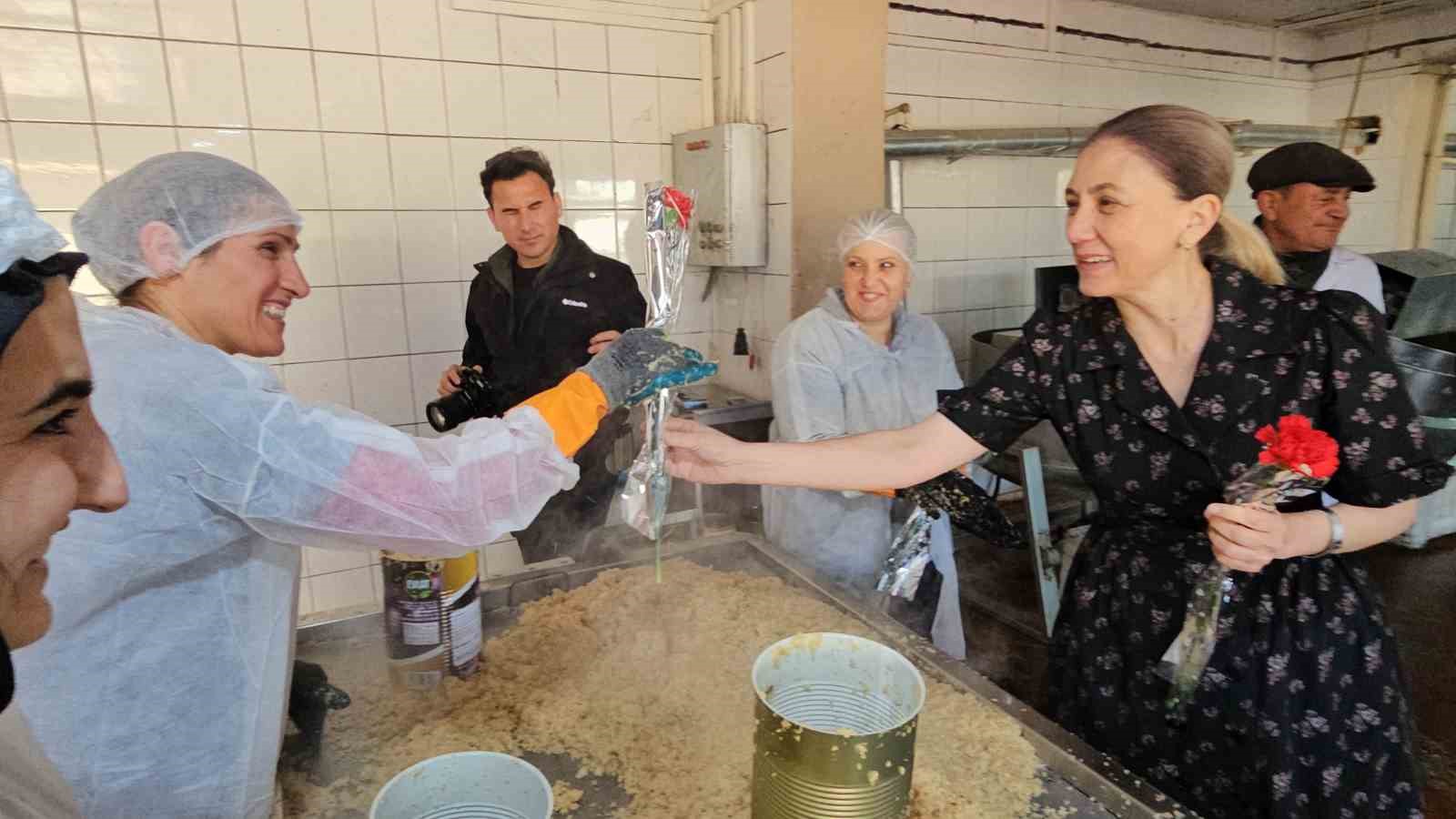 Kaymakam Kan: "Kadınlar yine kadınların hayatını kolaylaştırıyor"
