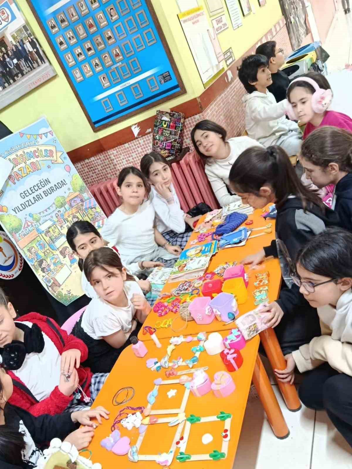 Kaymakam Kan, minik girişimcilerin heyecanına ortak oldu
