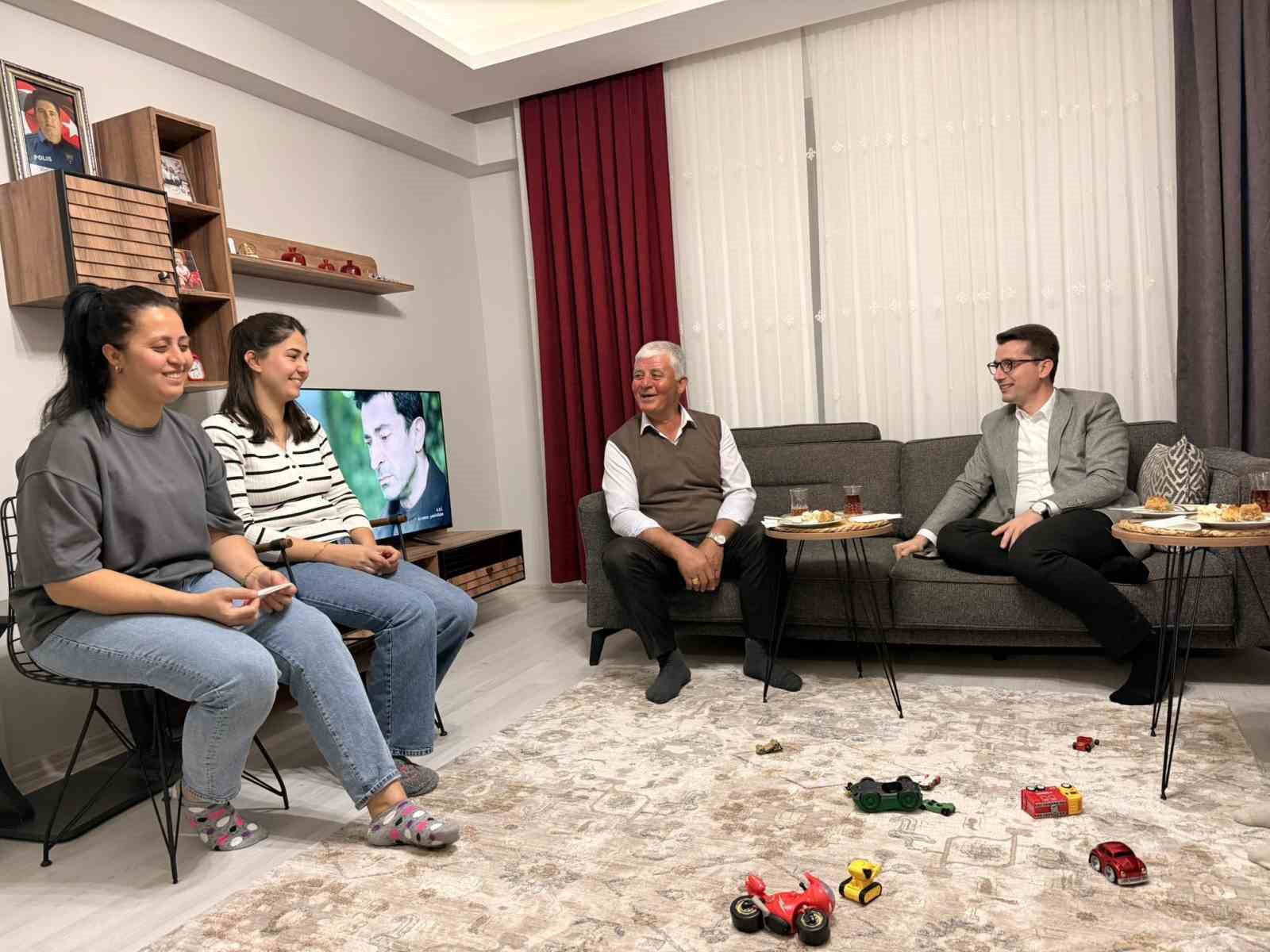Kaymakam Kaptanoğlu Mardin’de şehit düşen Ergin’in ailesiyle iftar sofrasında buluştu
