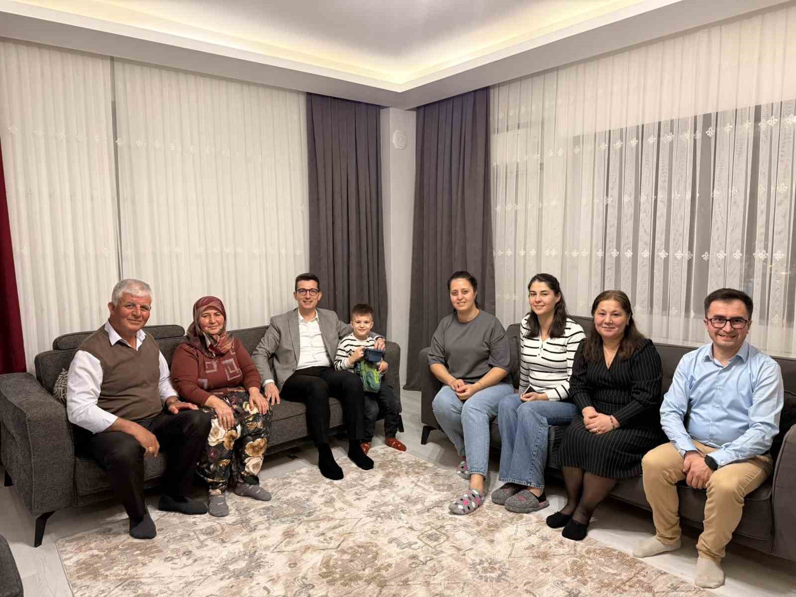 Kaymakam Kaptanoğlu Mardin’de şehit düşen Ergin’in ailesiyle iftar sofrasında buluştu
