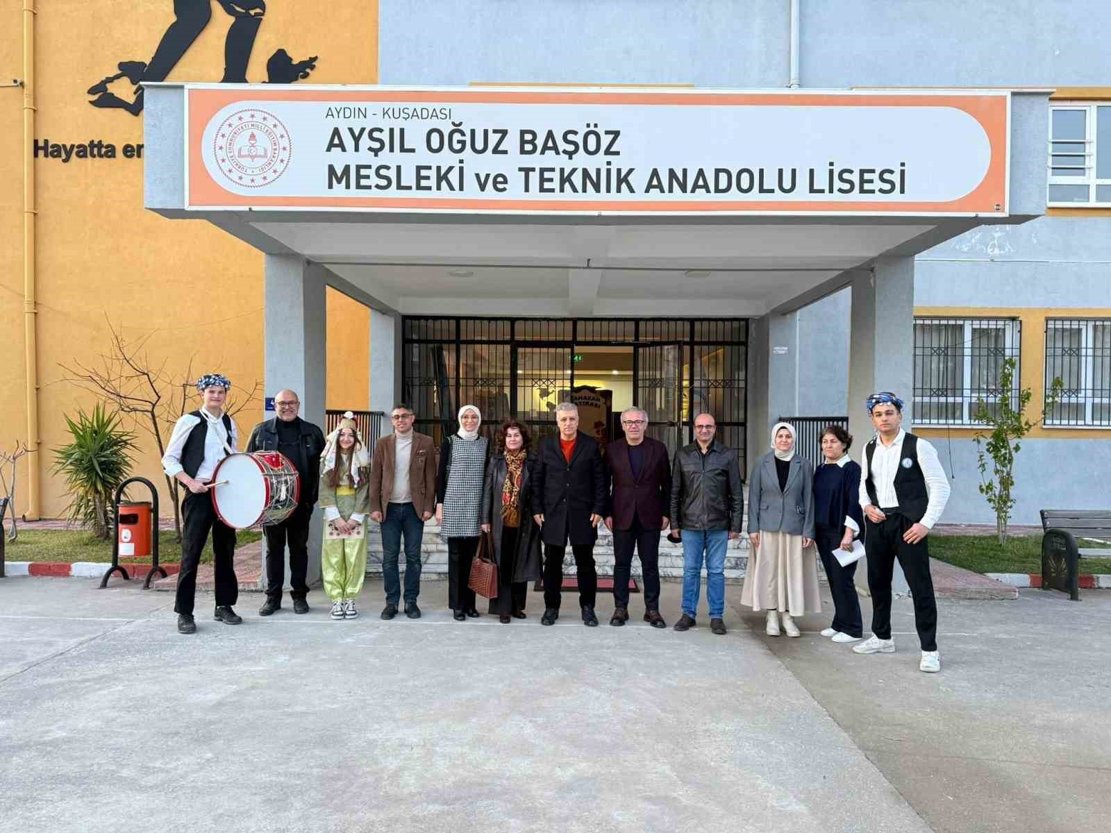 Kaymakam Keklik, Kuşadası’nda öğrencilerle iftarda buluştu
