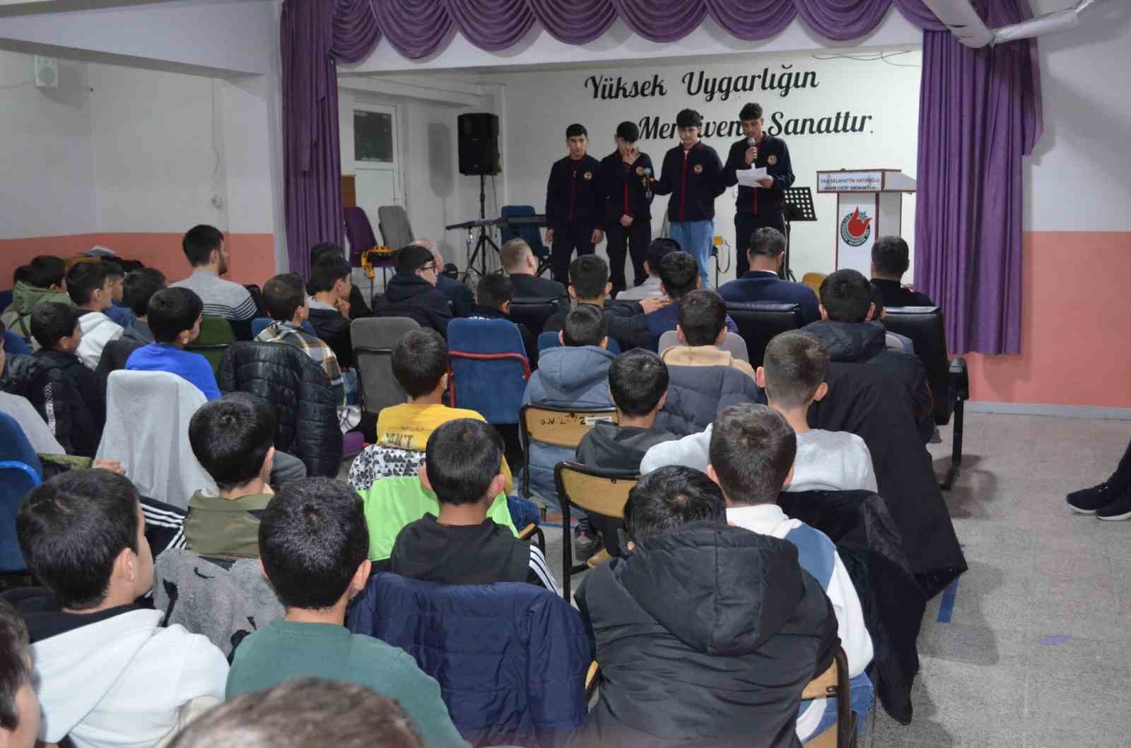 Kaymakam Koşansu öğrencilerle iftar sofrasında buluştu
