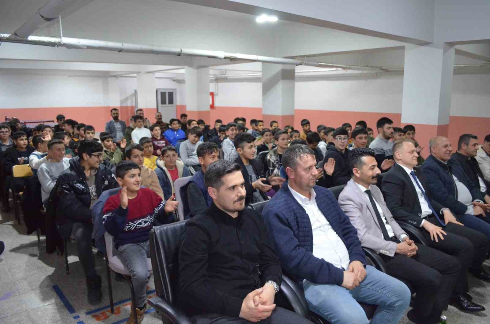 Kaymakam Koşansu öğrencilerle iftar sofrasında buluştu
