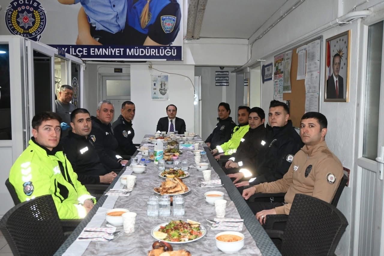 Kaymakam Türker iftarda emniyet mensuplarıyla bir araya geldi
