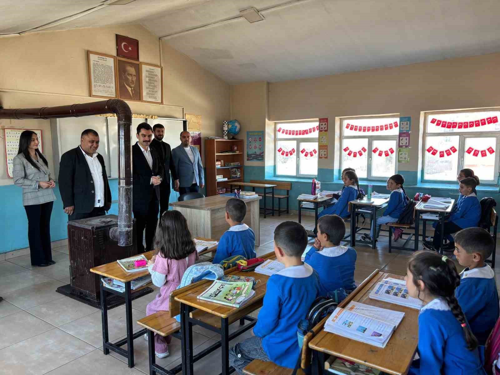 Kaymakam Tutal’dan İncilipınar köyüne ziyaret: Eğitim ve vatandaş talepleri yerinde değerlendirildi
