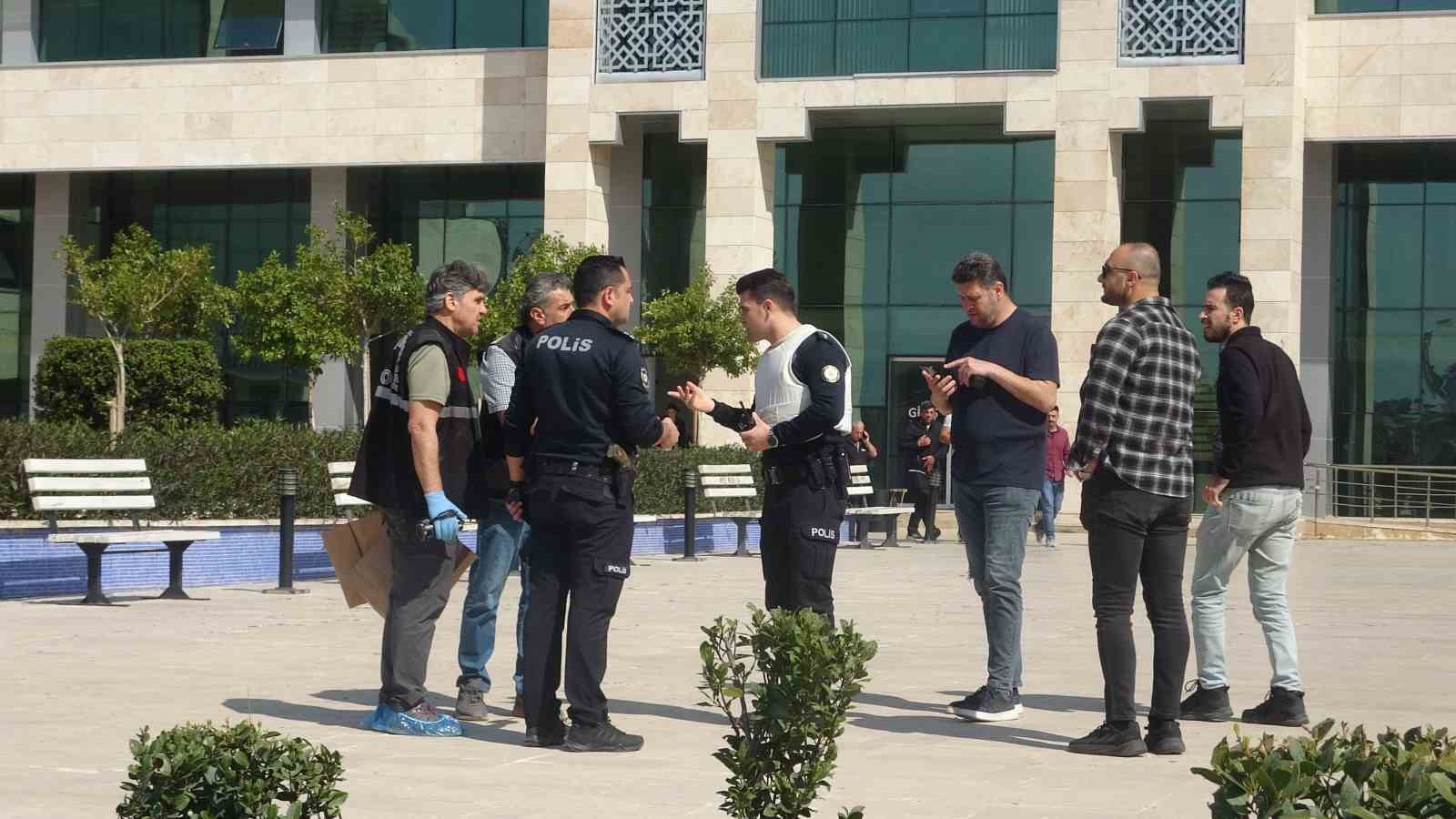 Kaymakamlık binasında ateş açarak kendini odaya kilitleyen şahıs teslim oldu
