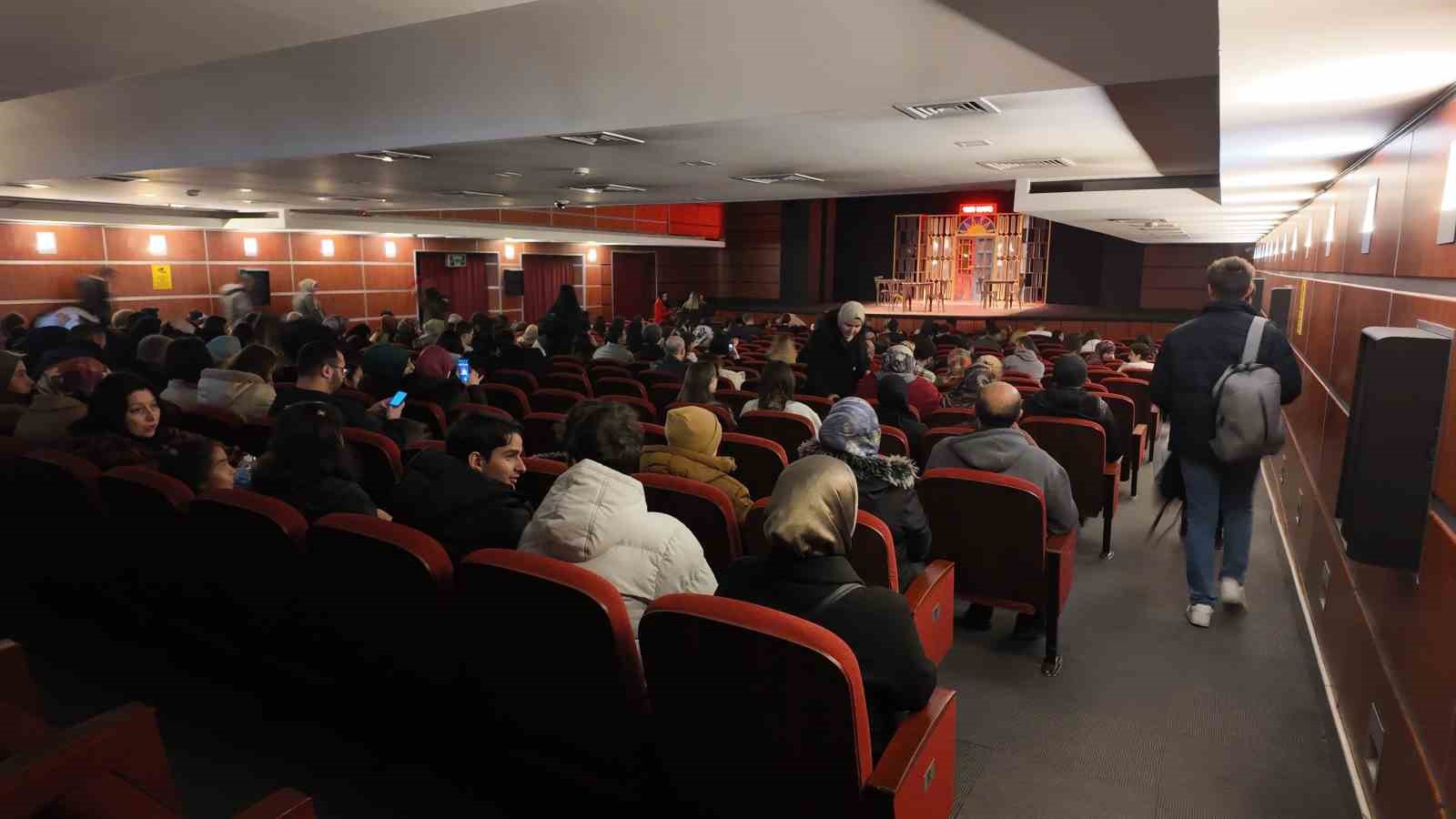 KAYMEK’ten yarıyıl tatilinde öğrencilere eğlence dolu tiyatro etkinliği
