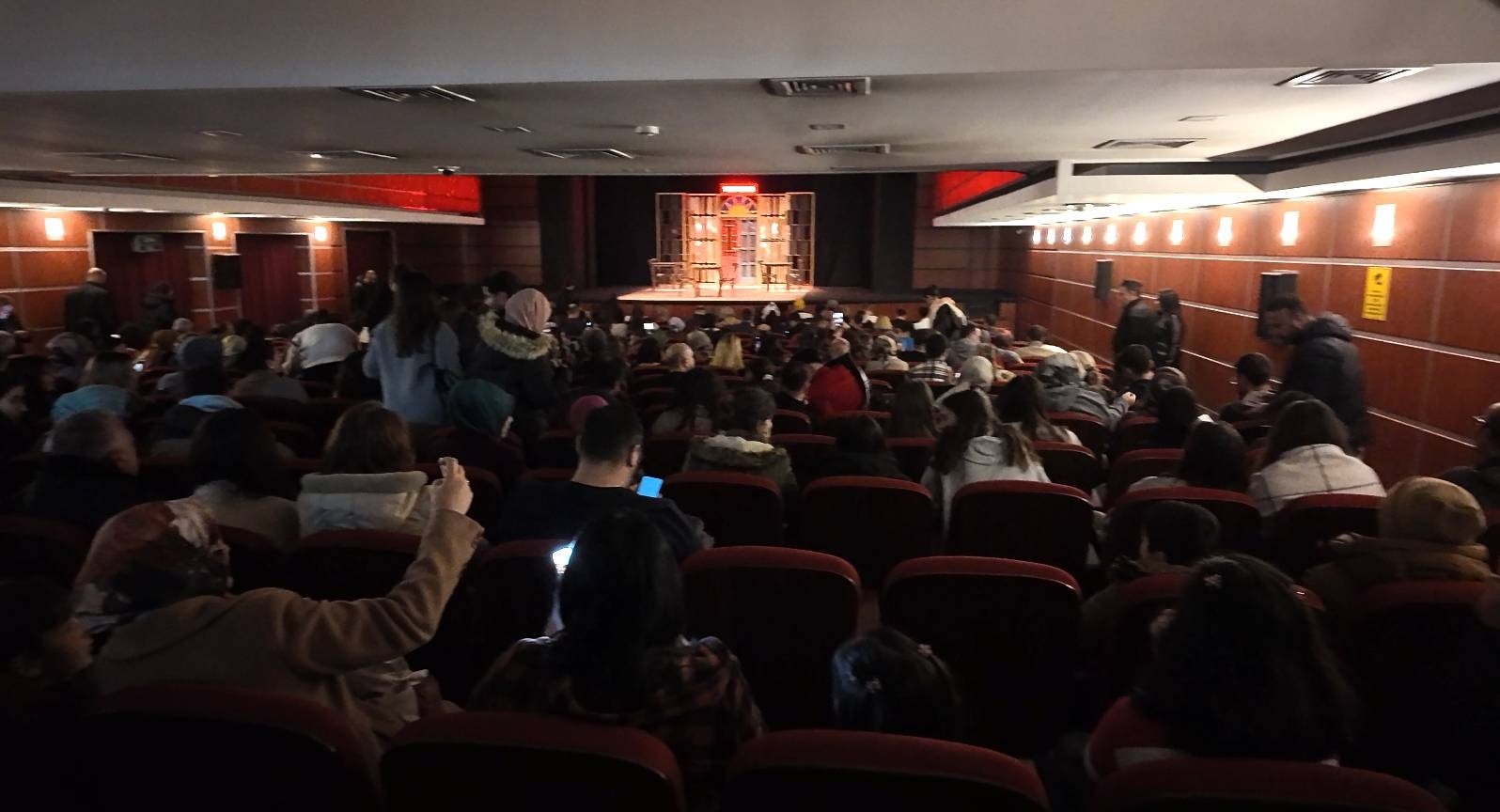 KAYMEK’ten yarıyıl tatilinde öğrencilere eğlence dolu tiyatro etkinliği
