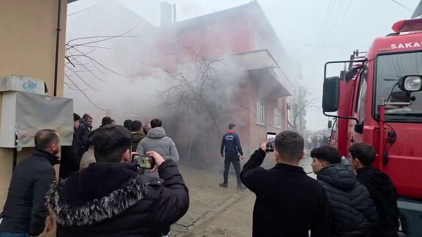 Kaynarca’da ev yangını
