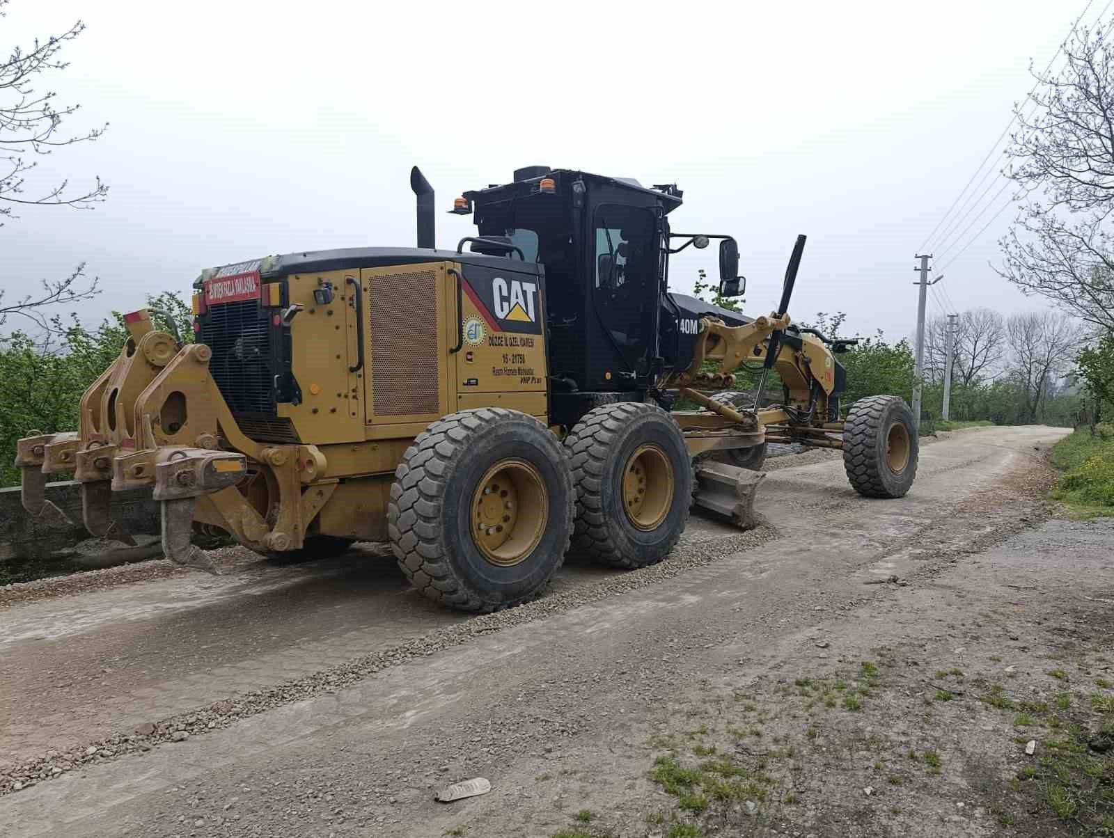 Kaynaşlı’da grup yolu yenileniyor
