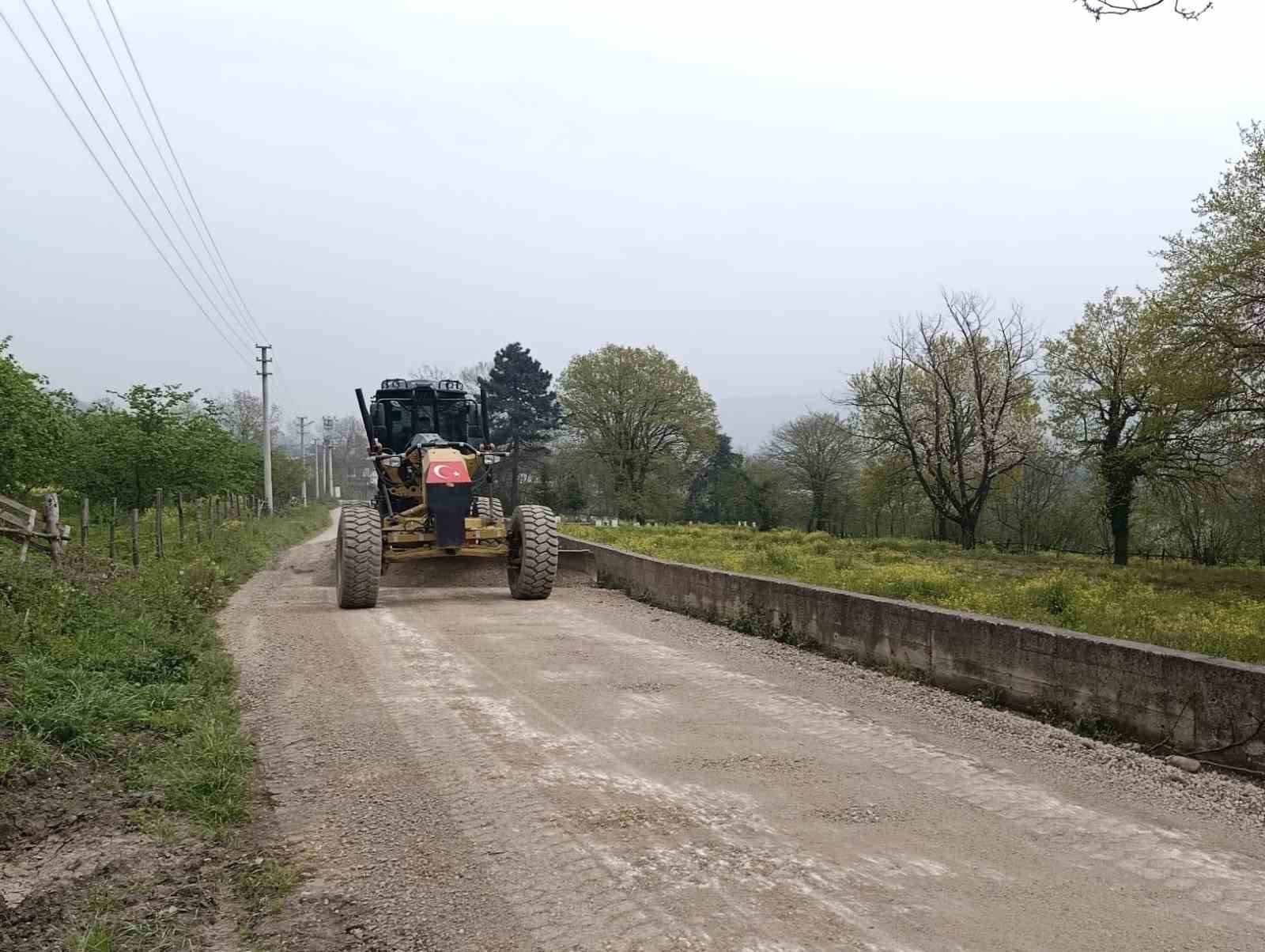 Kaynaşlı’da grup yolu yenileniyor
