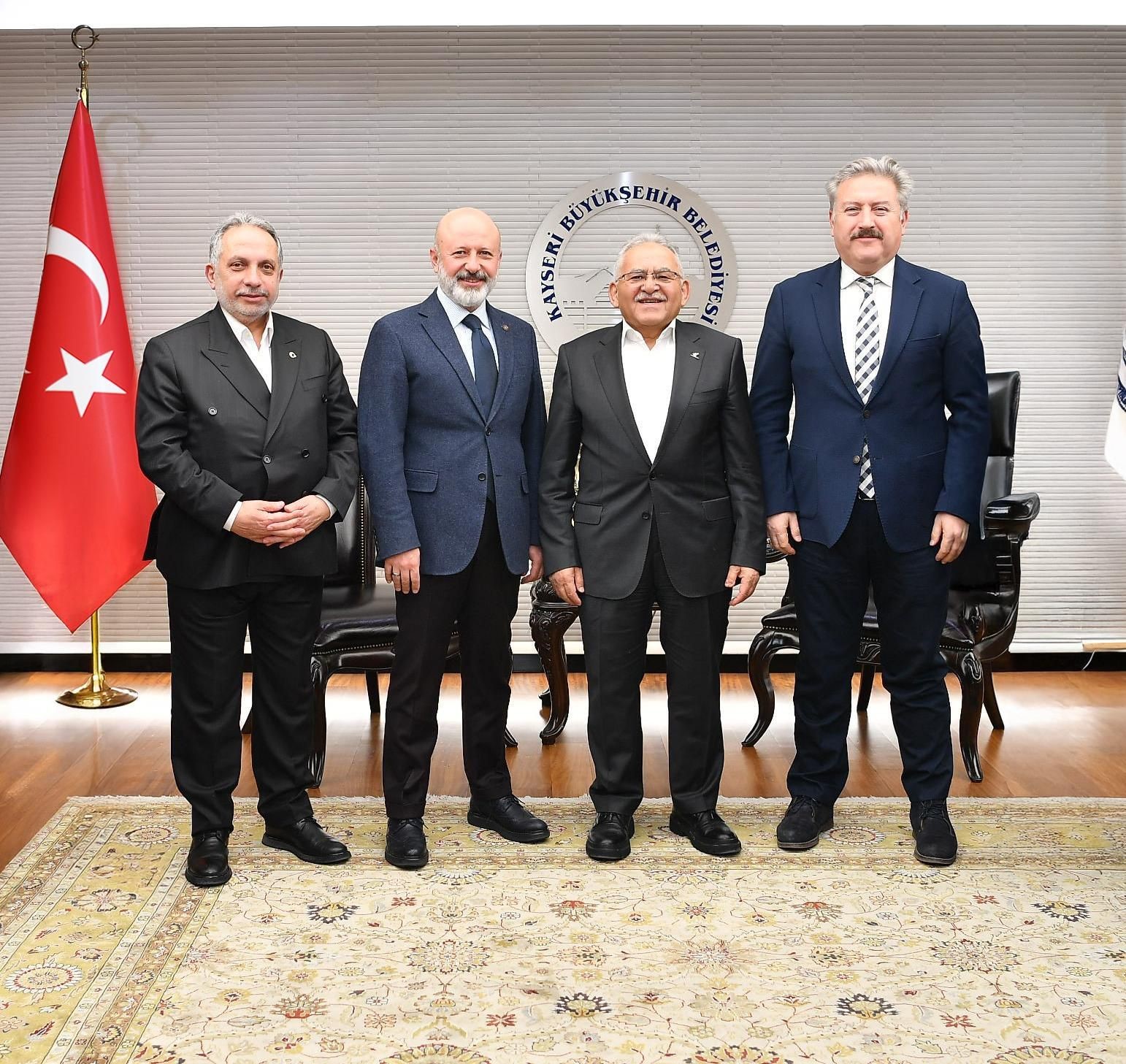 Kayseri Büyükşehir Belediyesi’nden ‘toplu iş sözleşmesi’ açıklaması
Kayseri Büyükşehir Belediyesi’nden ‘toplu iş sözleşmesi’ açıklaması