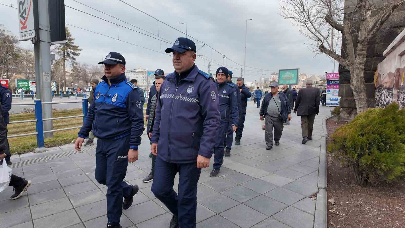 Kayseri Büyükşehir’de düzenli bir şehir için ’kaldırım’ denetimi
