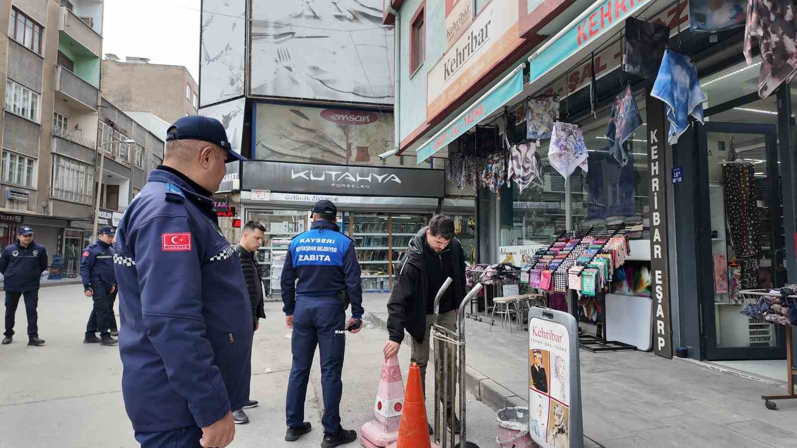 Kayseri Büyükşehir’de düzenli bir şehir için ’kaldırım’ denetimi
